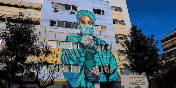 Νοσηλευτής έβαλε λάθος ομάδα αίματος σε 62χρονη – Υπέστη πολλαπλά εγκεφαλικά και νοσηλεύεται διασωληνωμένη