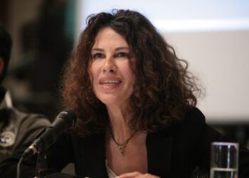 Ελευθερία Αρβανιτάκη: Αντιμετωπίζει πρόβλημα με την υγεία της – Ακυρώνει τις συναυλίες της