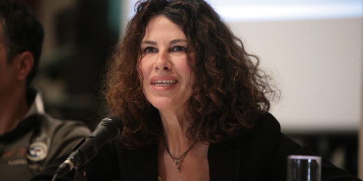 Ελευθερία Αρβανιτάκη: Αντιμετωπίζει πρόβλημα με την υγεία της – Ακυρώνει τις συναυλίες της