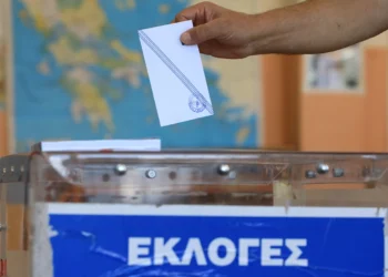 Δημοσκόπηση ALCO: Ανατροπή στη δεύτερη θέση μεταξύ ΠΑΣΟΚ και Πλεύσης Ελευθερίας – Ποιοι είναι οι δύο πιο πετυχημένοι υπουργοί