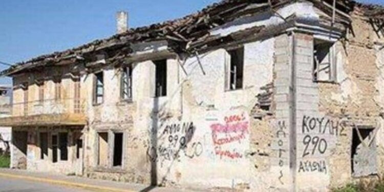 Σαν σήμερα πριν 10 χρόνια: Κατεδαφίστηκε το σπίτι του Μενέλαου Λουντέμη στον Εξαπλάτανο