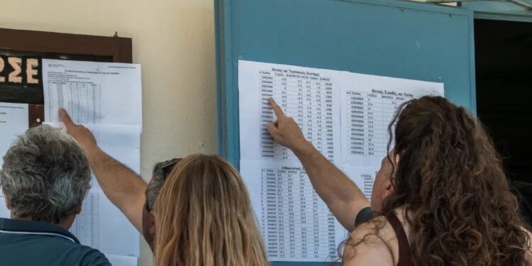 Βαθμοί Πανελληνίων: Βατερλώ στα Μαθηματικά και την Ιστορία για τους υποψηφίους – Χαμηλά τα ποσοστά των αριστούχων