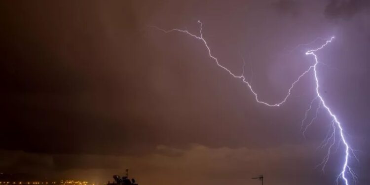 Έκτακτο δελτίο ΕΜΥ: Από καύσωνα σε μπουρίνια – Πού θα χαλάσει ο καιρός