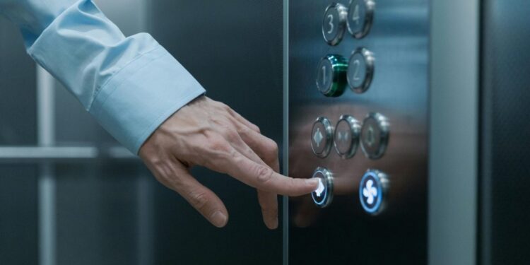 Ασανσέρ: Μέχρι πότε η προθεσμία για την υποχρεωτική αλλαγή – Τι ανακοίνωσε το υπουργείο ανάπτυξης