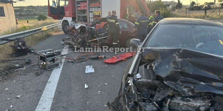 Αιματηρό τροχαίο: Σκοτώθηκε ζευγάρι σε σφοδρή μετωπική σύγκρουση