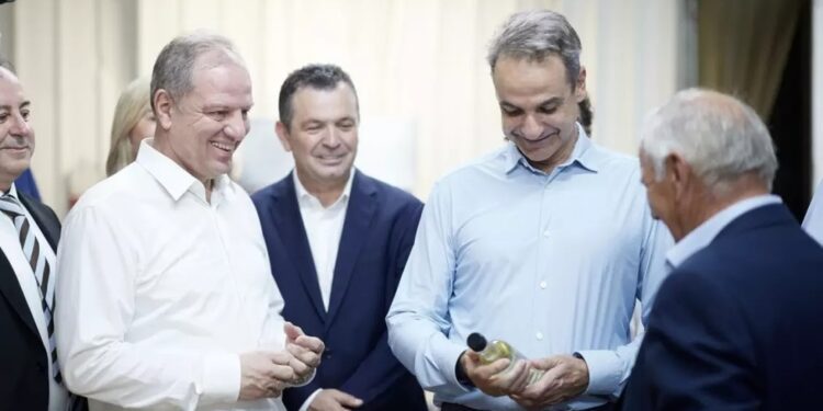 Στο πλευρό του Πρωθυπουργού Κ. Μητσοτάκη ο ΥφΑΑΤ Δ. Σταμενίτης: «Τα συνεργατικά σχήματα είναι το μέλλον του πρωτογενούς τομέα»