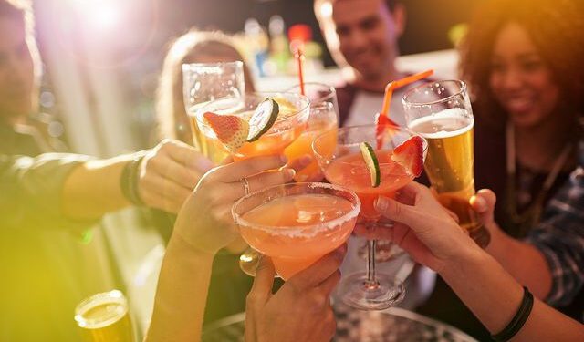 Απαγορεύεται η πώληση καπνού και αλκοόλ στους ανήλικους – Με ταυτότητα θα αγοράζουν οι ενήλικες