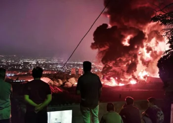 Άνευ όρων παράδοση του Ιράν ζητά ο Τραμπ – «Η μάχη τώρα αρχίζει» απαντά ο Χαμενεϊ