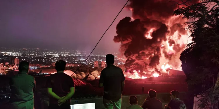 Άνευ όρων παράδοση του Ιράν ζητά ο Τραμπ – «Η μάχη τώρα αρχίζει» απαντά ο Χαμενεϊ