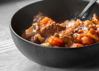 Μοσχαράκι στην κατσαρόλα με λαχανικά