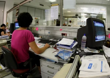 Χρέη στην εφορία: Ποιοι και πότε κινδυνεύουν να χάσουν τις ρυθμίσεις