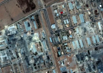 Τι σημαίνει το κλείσιμο των Στενών του Ορμούζ – Συναγερμός για «υψηλό κίνδυνο απειλής» στις ΗΠΑ