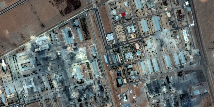 Τι σημαίνει το κλείσιμο των Στενών του Ορμούζ – Συναγερμός για «υψηλό κίνδυνο απειλής» στις ΗΠΑ