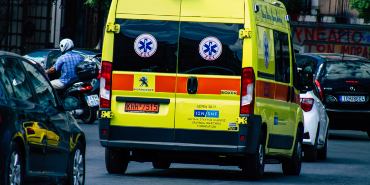 Στο νοσοκομείο 9χρονος που καταπλακώθηκε από μεταλλική πόρτα σε γήπεδο