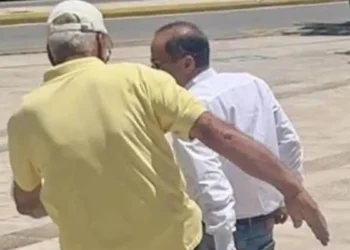 Έπεσαν κλωτσιές μεταξύ δύο πρώην Δημάρχων