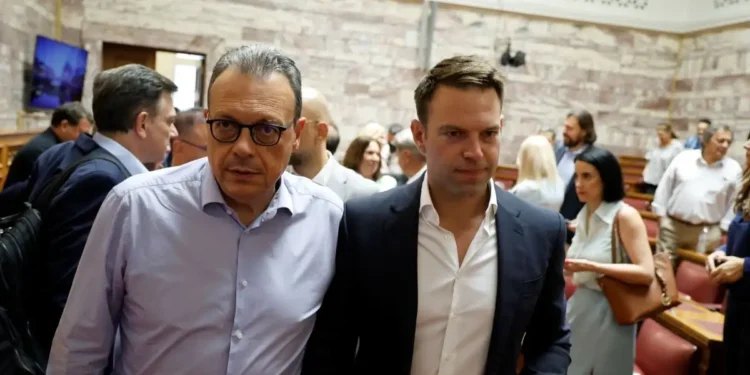 Ο ΣΥΡΙΖΑ κατηγορεί τον Στέφανο Κασσελάκη για «πολιτικό γκανγκστερισμό» και αναξιοπιστία