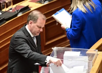 Προανακριτική για Τέμπη: Με 154 ψήφους πέρασε η πρόταση της ΝΔ για Καραμανλή – Παραπέμπεται για παράβαση καθήκοντος