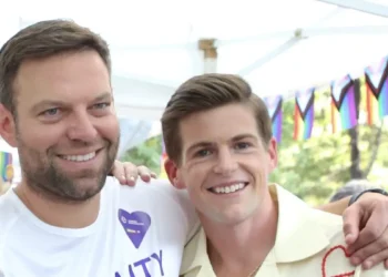 Στέφανος Κασσελάκης για Τάιλερ Μακμπέθ: «Έχω βρει τον άνθρωπο της ζωής μου, της καρδιάς μου»