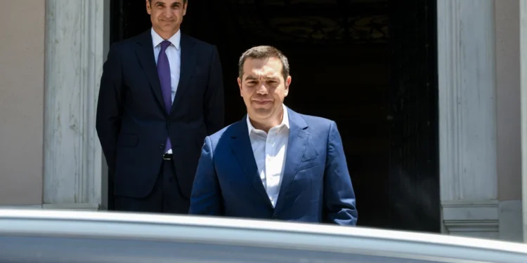 Ο Τσίπρας μιλά ως αρχηγός κόμματος, ο Μητσοτάκης τον περιμένει, ΣΥΡΙΖΑ και ΠΑΣΟΚ ανησυχούν για το αύριο