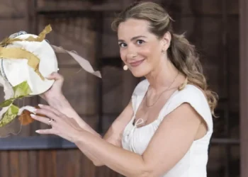 Άβολη στιγμή για τη Νατάσσα Μποφίλιου: Έδιωξε τον πατέρα της για να φωτογραφηθεί με τους φίλους της – «Φύγε αγόρι μου, είσαι βλαμμένος;»