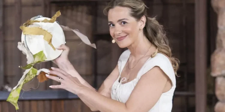 Άβολη στιγμή για τη Νατάσσα Μποφίλιου: Έδιωξε τον πατέρα της για να φωτογραφηθεί με τους φίλους της – «Φύγε αγόρι μου, είσαι βλαμμένος;»