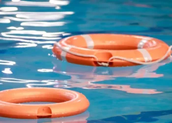 3χρονο κορίτσι πνίγηκε σε πισίνα – Υπεράνθρωπη η προσπάθεια των γιατρών να το κρατήσουν στη ζωή