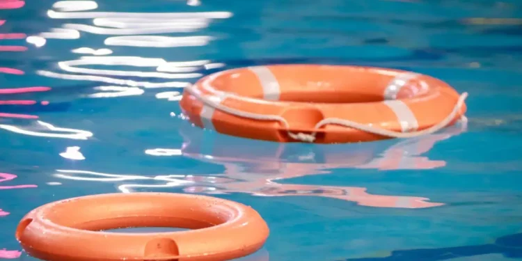 3χρονο κορίτσι πνίγηκε σε πισίνα – Υπεράνθρωπη η προσπάθεια των γιατρών να το κρατήσουν στη ζωή