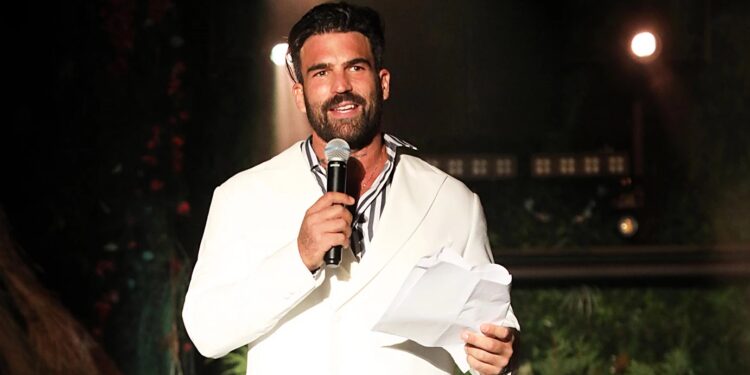 Ο Δημήτρης Αλεξάνδρου σε νέα σχέση μετά τον χωρισμό του από την Ιωάννα Τούνη – Εντυπωσιακή τραγουδίστρια, δείτε ποια είναι