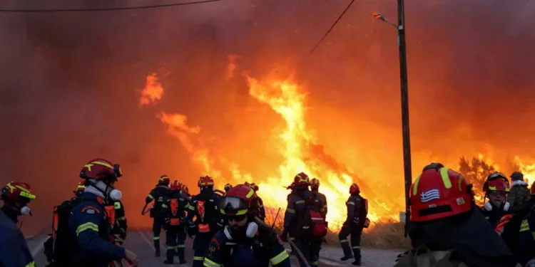 Φωτιά στην Χίο: Σε κατάσταση έκτακτης ανάγκης το νησί από την πύρινη λαίλαπα – Νέο μήνυμα του 112 για εκκένωση