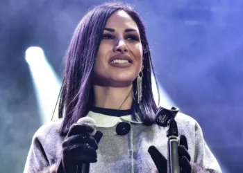 Οργή από την τραγουδίστρια Λένα Ζευγαρά για το πανό στο ΣΕΦ: Θα βρεθείτε ενώπιον της δικαιοσύνης