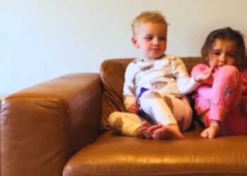 Όταν η μαμά φεύγει για λίγο: Η κίνηση του μικρού της για την αυτιστική αδερφή του θα σε συγκινήσει