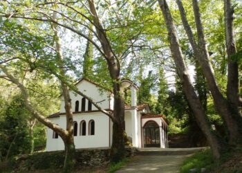 Πανηγυρίζει το Παρεκκλήσι του Αγίου Παντελεήμονα του Ιαματικού στα Λουτρά Πόζαρ