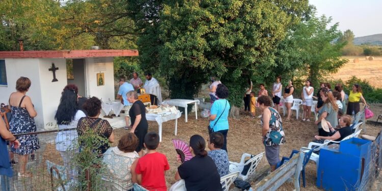 Γιόρτασαν την Αγία Παρασκευή στο εκκλησάκι στο Κάστρο της Χρυσής Αλμωπίας