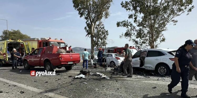Τραγωδία με τρεις νεκρούς: Νταλίκα συγκρούστηκε μετωπικά με τζιπ