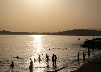 Αφόρητη ζέστη ακόμη και τη νύχτα, ξημερώματα με 33°C – Το κύριο χαρακτηριστικό του καύσωνα που έρχεται