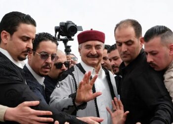 Ο Χάφταρ χαρακτήρισε ανεπιθύμητη την ευρωπαϊκή αντιπροσωπεία – Διπλωματική κρίση με τη Λιβυή