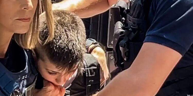 Ειρήνη Μουρτζούκου: «Φόνισσα» της φώναζαν συγκεντρωμένοι στην Πάτρα – Απολογείται την Κυριακή