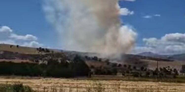Ημαθία: Φωτιά σε σκουπιδότοπο έξω από το Μακροχώρι