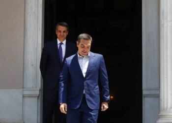 Στα ύψη το πολιτικό θερμόμετρο: Μετωπική Μητσοτάκη-Τσίπρα για το 2015 – «Καρφιά» και σε Ανδρουλάκη