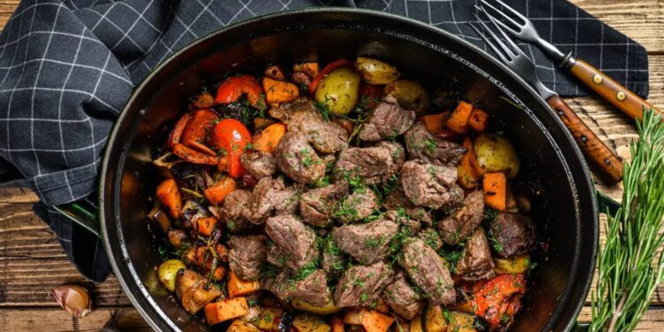 Συνταγή για χοιρινό «εξοχικό» στην γάστρα