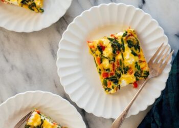 Κυριακάτικη υγιεινή ομελέτα φούρνου με λαχανικά