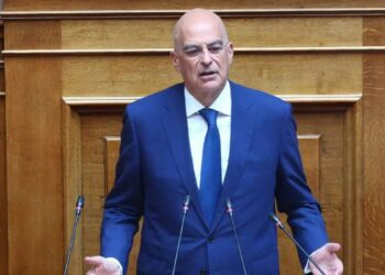 Δένδιας: Όργιο σπατάλης με τα ακίνητα του Στρατού – Το ρετιρέ του αξιωματικού αξίας 800.000€, η πισίνα των 49,5 μέτρων και τα 2.400 τετραγωνικά για 29 άτομα