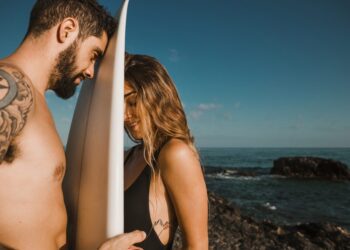 Αύγουστος 2025: Τι επιφυλάσσουν τα ζώδια για τον πιο ερωτικό μήνα του καλοκαιριού