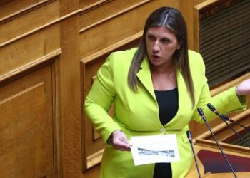 Η Ζωή Κωνσταντοπούλου επιτέθηκε στην Τίνα Μεσσαροπούλου από το βήμα της Βουλής – «Πανελίστρια», «ξετσιπωσιά»