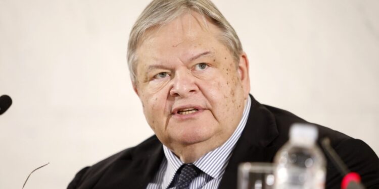 Ευάγγελος Βενιζέλος: Ευτελισμός των θεσμών λόγω κρίσης νομιμοποίησης – Κοινοβουλευτικό κατάντημα