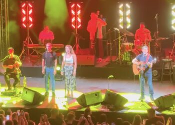 Έδεσσα: Σωκράτης Μάλαμας και η Ιουλία Καραπατάκη βούλιαξαν το Ανοιχτό Θέατρο Γαβαλιώτισσας