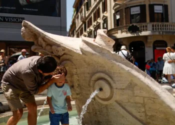 16 νεκροί από το κύμα καύσωνα στην Ιταλία – Έλιωσε η άσφαλτος από τη ζέστη – Συνεχή μπλακ άουτ στη Ρώμη