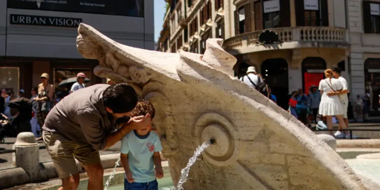 16 νεκροί από το κύμα καύσωνα στην Ιταλία – Έλιωσε η άσφαλτος από τη ζέστη – Συνεχή μπλακ άουτ στη Ρώμη