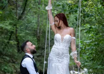 Οι καταρράκτες της Πέλλας πρωταγωνιστούν στα γαμήλια άλμπουμ – Viral οι πόζες με νύφες και γαμπρούς