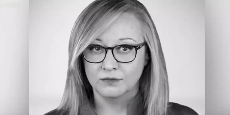 Ηρώ Καριοφύλλη: Οδύνη στο τελευταίο «αντίο» στην δημοσιογράφο – Συνάδελφοι, φίλοι και συγγενείς παρόντες στην κηδεία της